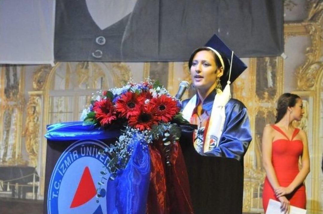 Tek Kelime T&uuml;rk&ccedil;e Bilmeden Geldi, Birincilikle Mezun Oldu