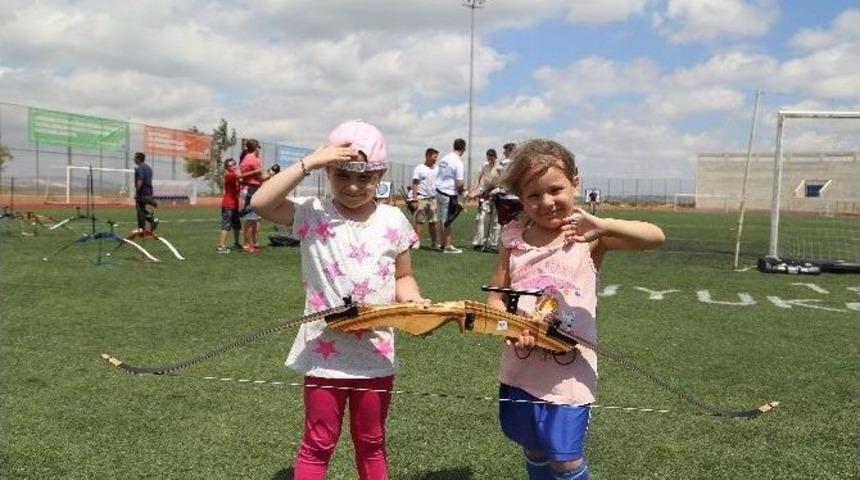 B&uuml;y&uuml;k&ccedil;ekmece&rsquo;nin Minik Ok&ccedil;uları Hedefi 12&rsquo;den Vuruyor