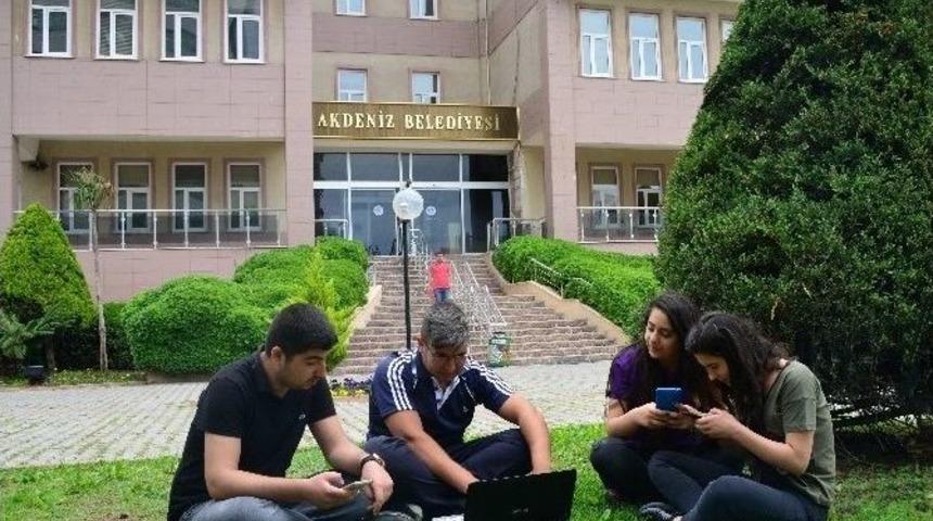 Akdeniz Belediyesi&rsquo;nden Parklarda &Uuml;cretsiz İnternet Hizmeti