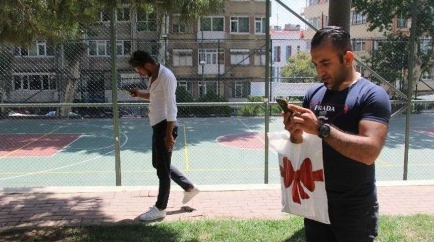 İstanbul&rsquo;da &rsquo;pokemon Go&rsquo; &Ccedil;ılgınlığı