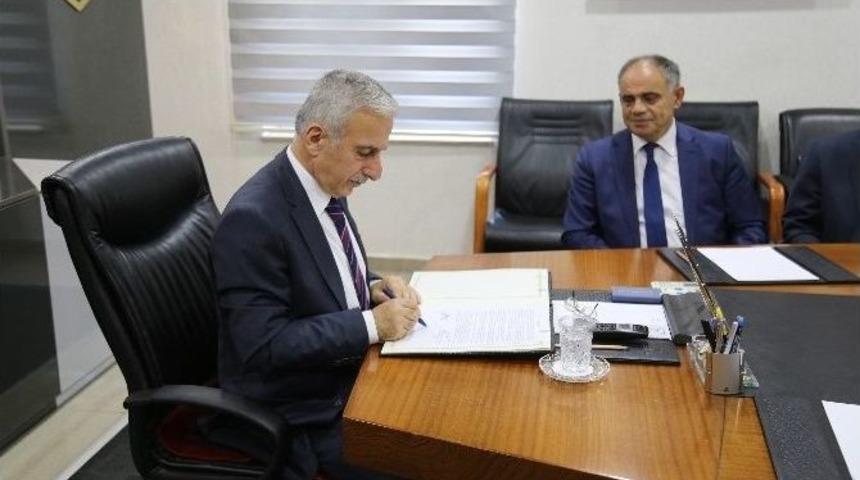 Vali Kam&ccedil;ı, Yahyalı İl&ccedil;esi Kız &Ouml;ğrenci Yurdu Protokol&uuml;n&uuml; İmzaladı