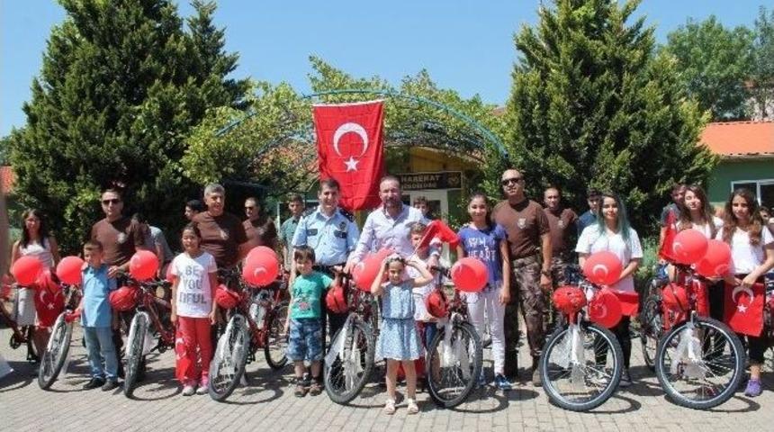 &Ccedil;atışma B&ouml;lgesinde G&ouml;rev Yapan Polislerin &Ccedil;ocuklarına Bisiklet