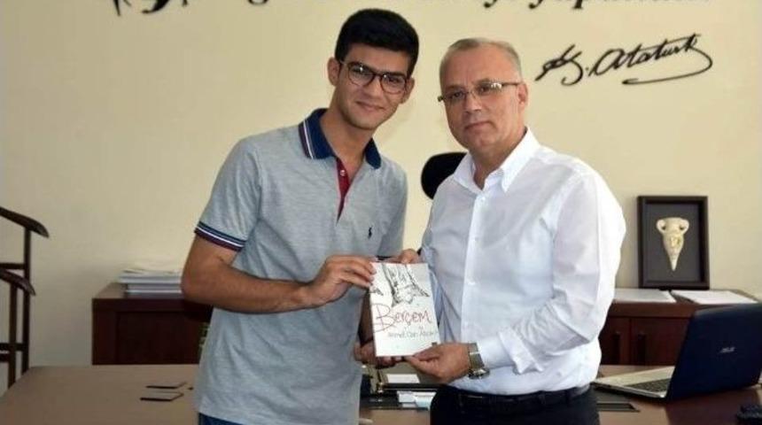 Başkan Kayda, T&uuml;rkiye&rsquo;nin En Gen&ccedil; Yazarını Ağırladı