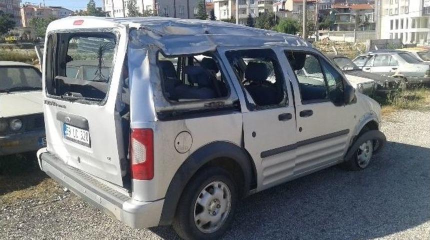 Hafif Ticari Ara&ccedil; Tarlaya Devrildi: 1 Yaralı