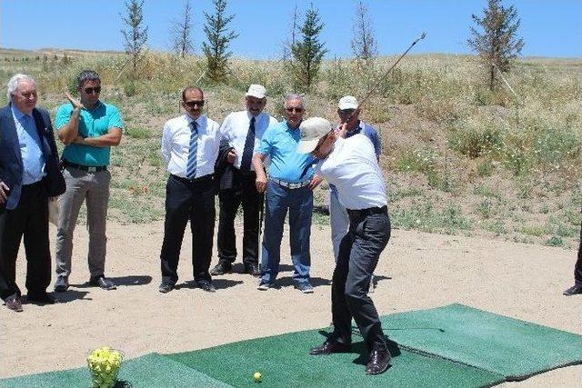 Golf Vuruşu Etkinliğine Çok Sayıda Büyükelçi Ve Milletvekili Katıldı