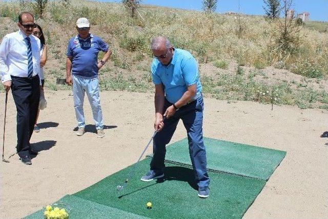 Golf Vuruşu Etkinliğine Çok Sayıda Büyükelçi Ve Milletvekili Katıldı