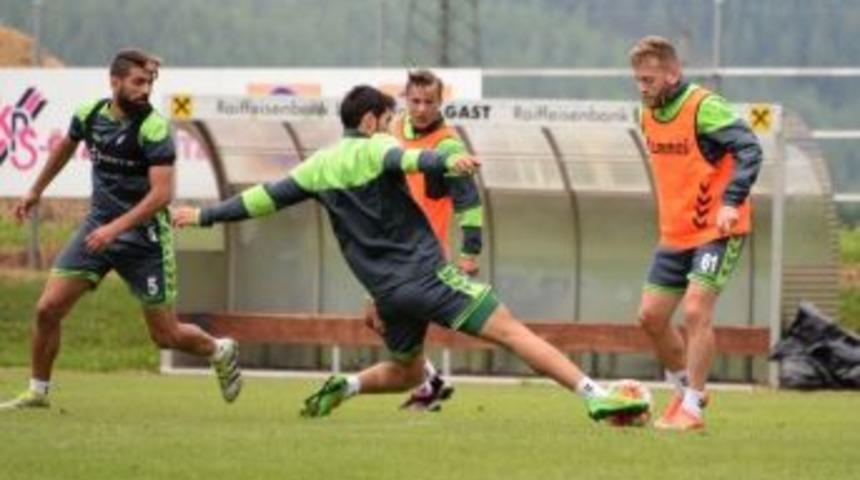 Atiker Konyaspor &Ccedil;alışmalarını S&uuml;rd&uuml;r&uuml;yor