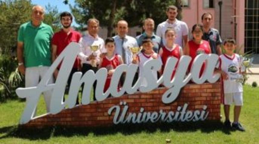 Minik Basketbolculardan Rekt&ouml;r Orbay&rsquo;a Ziyaret