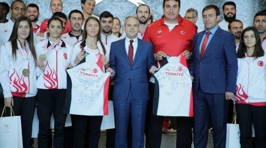 Gençlik Ve Spor Bakanı Akif Çağatay Kılıç’tan ’devşirme Sporcu’ Yanıtı