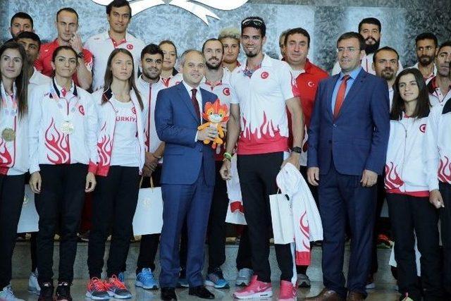 Gençlik Ve Spor Bakanı Akif Çağatay Kılıç’tan ’devşirme Sporcu’ Yanıtı