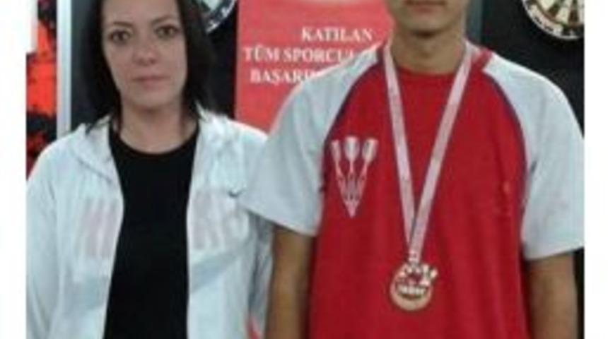 Avrupa Dart Şampiyonasında &Uuml;lkemizi Temsil Edecek
