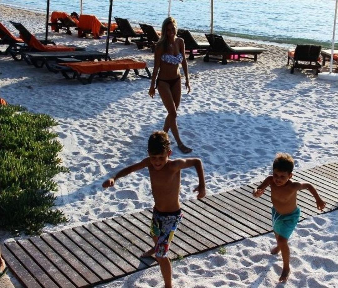 &Ccedil;ağla Şıkel &Ccedil;ocuklarıyla Bodrum&rsquo;da Tatil Yapıyor