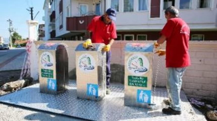 Başiskele Belediyesi Belirlenen Yerlere Yeraltı &Ccedil;&ouml;p Konteynerlerini Monte Ediyor