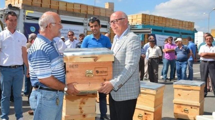 S&uuml;leymanpaşa&rsquo;da Arı &Uuml;reticilerine Bin 140 Adet Arı Kovanı Dağıtıldı