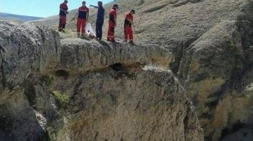 Kayalıklarda Mahsur Kalan Ke&ccedil;iyi Afad Kurtardı