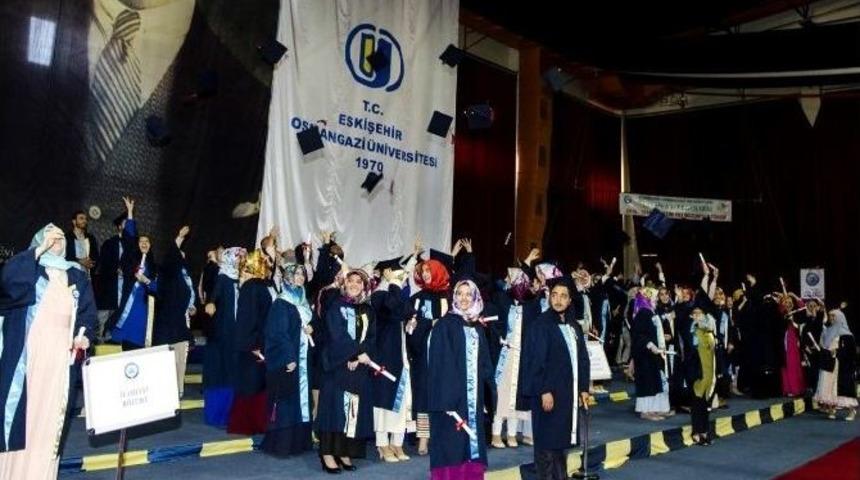 Esog&uuml; İlahiyat Fak&uuml;ltesi 2016 Mezunlarını Verdi