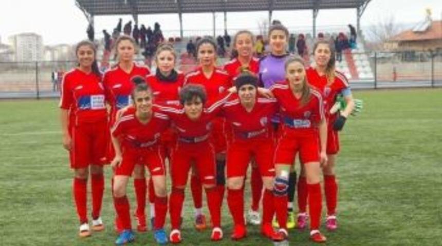 Malatyalı Bayanlar İlk Ma&ccedil;ında Rakibini 3 - Mağlup Etti