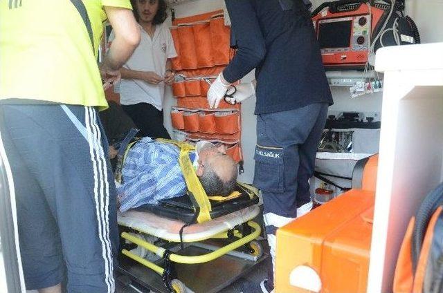 Kocaeli’de İki Otomobil Çarpıştı: 2 Yaralı