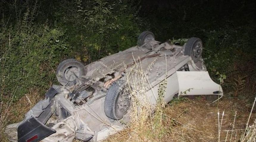 Kontrolden &Ccedil;ıkan Otomobil Bah&ccedil;eye U&ccedil;tu