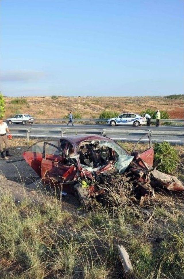 Tarsus’ta Suriyeliler Trafik Kazası Geçirdi: 2 Ölü, 4 Yaralı