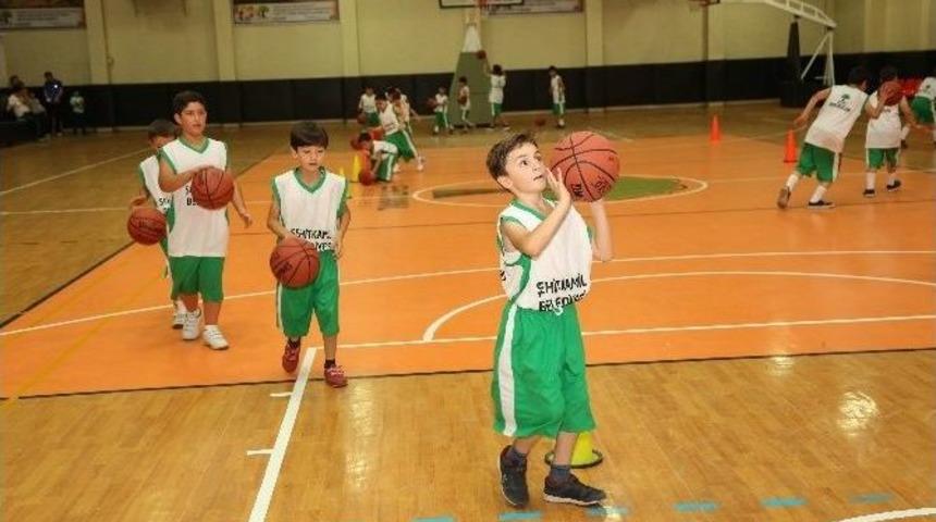 Şehitkamil Sporun Geleceğine Dokunuyor