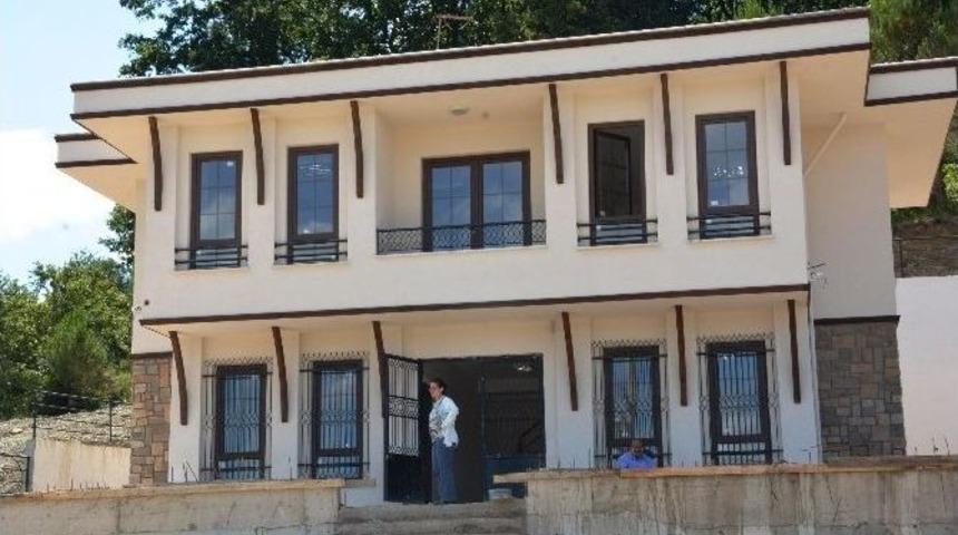 İzmit Belediyesi, Mahalle Ve K&ouml;ylere Konak Yapıyor