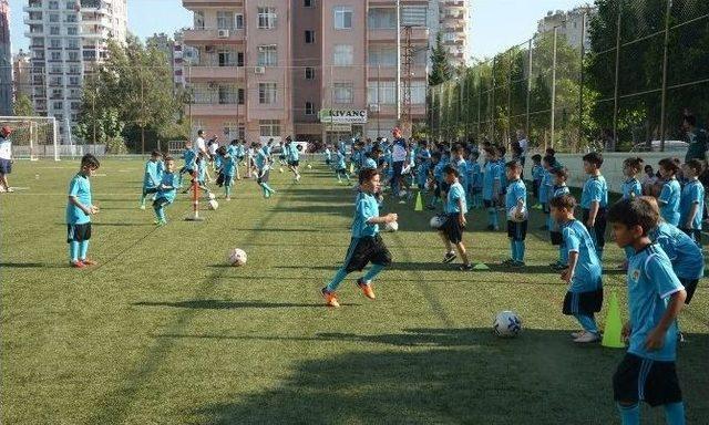 Adana’da 5 Bin Çocuk Futbol Eğitimi Alıyor