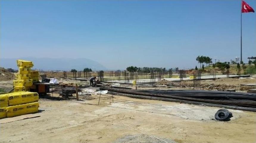 Kapalı Y&uuml;zme Havuzu Yapımı Hızla İlerliyor