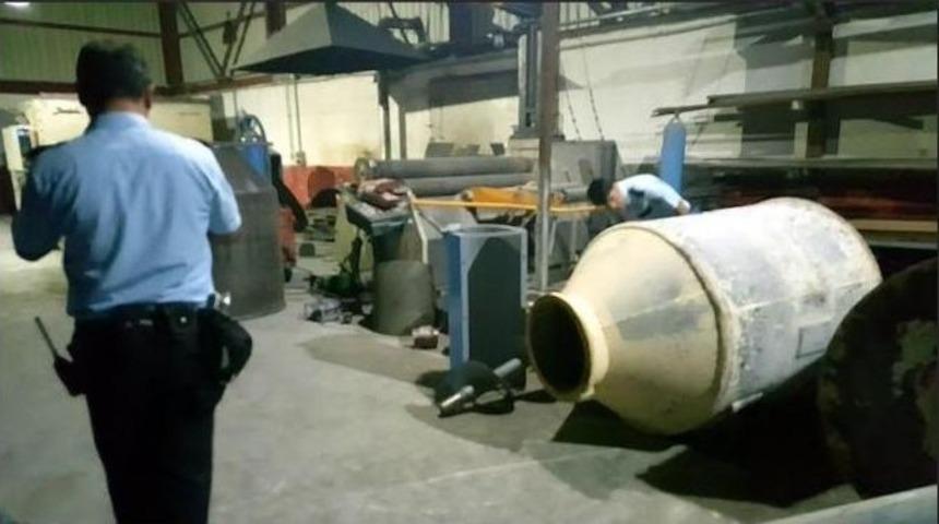 2 Tonluk Kazan İş&ccedil;inin Ayağına D&uuml;şt&uuml;