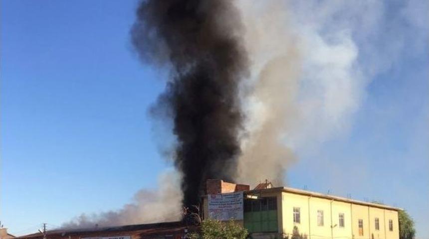 Malatya&rsquo;da Sanayi Sitesinde Yangın