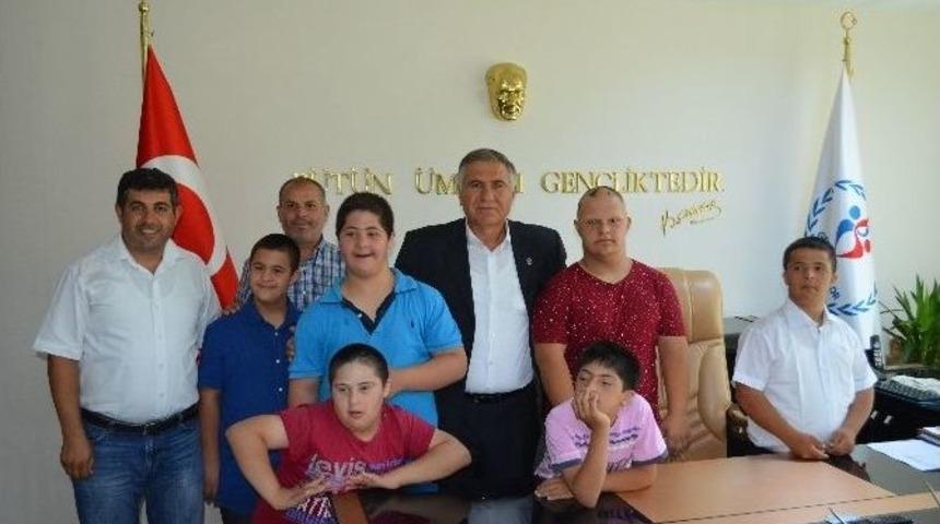 &Ouml;zel Sporculardan İl M&uuml;d&uuml;r&uuml; Bağcı&rsquo;ya Ziyaret