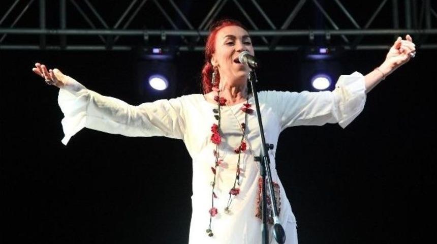 Leman Sam Hayranlarıyla Buluştu