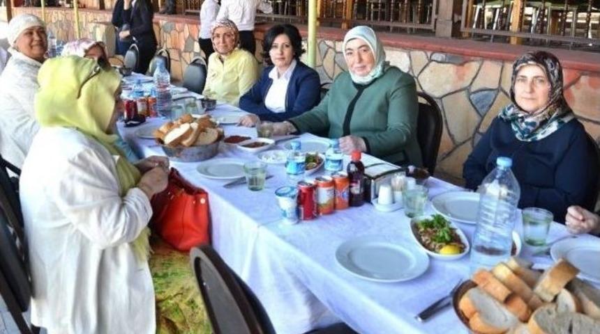 Başbakan Binali Yıldırım&rsquo;ın Eşi Semiha Yıldırım Erzincan&rsquo;da
