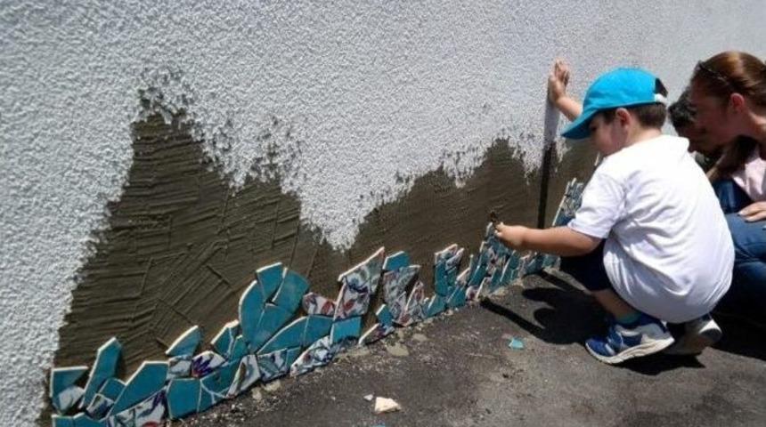 Oyun Engel Tanımaz Parkı&rsquo;nın Duvarını &Ccedil;ocuklar S&uuml;sledi