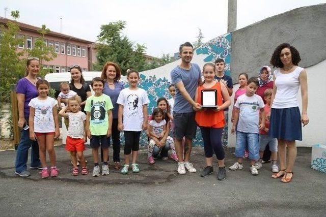 Oyun Engel Tanımaz Parkı’nın Duvarını Çocuklar Süsledi