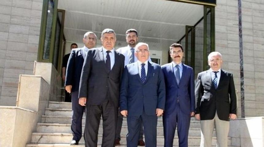 Vali Tuna&rsquo;dan Rekt&ouml;r Taşaltın&rsquo;a Ziyaret