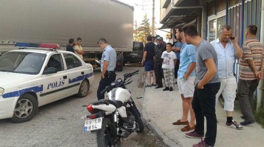 Ara Sokağa Giren Tır Ortalığı Birbirine Kattı