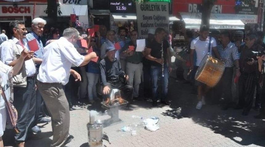 Şehrin G&ouml;beğinde Mangal Yakıp Davul Zurna &Ccedil;aldılar