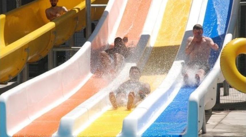 Tokat&rsquo;ta Sıcaktan Bunalanlar Aquaparkta Serinledi