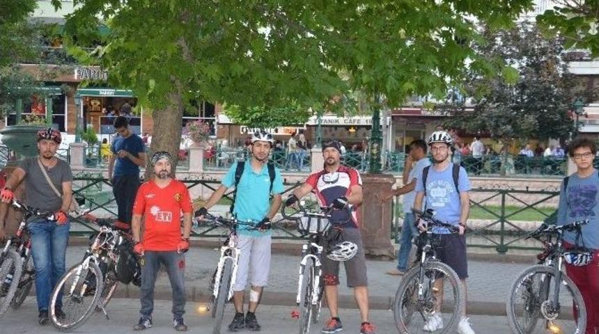 &Ccedil;arşamba Akşamı Bisiklet&ccedil;ileri B&uuml;t&uuml;n Eskişehirlileri Tura Davet Etti