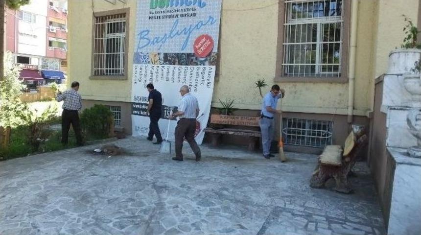 Burhaniye&rsquo;de &Ccedil;evre Temizliği