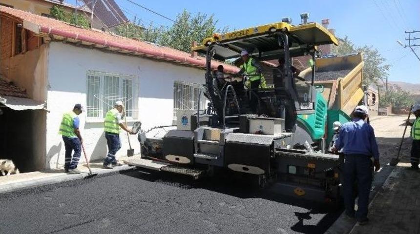 Sel&ccedil;uklu Mahallesinde Kaldırım Ve Asfalt &Ccedil;alışması Yapıldı