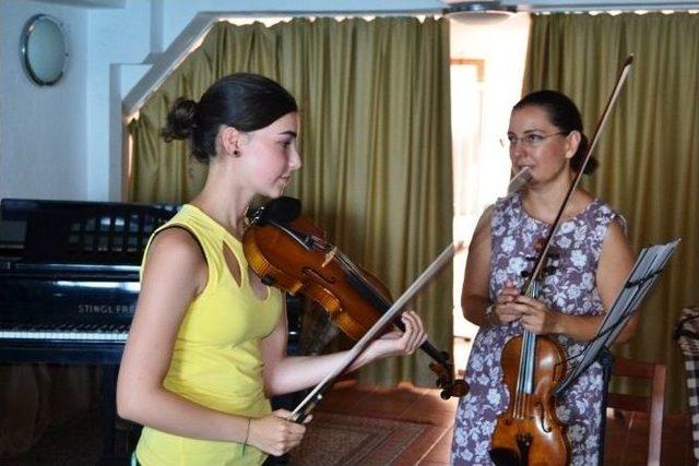 Aima’da Keman Ve Viyola Masterclassı Başladı