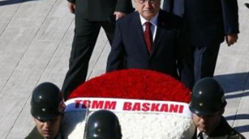 Bakan Avcı'ya Anıtkabir'de protesto