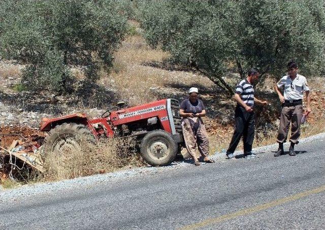 Traktör Devrildi, 7 Kişi Yaralandı