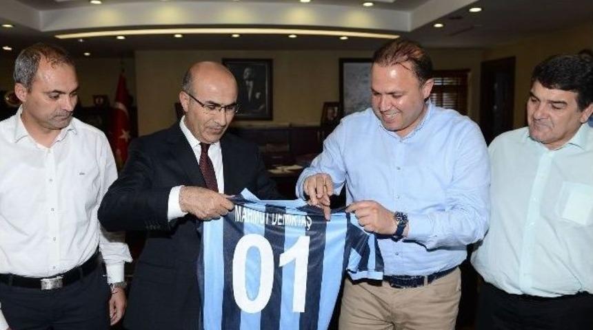 Vali Demirtaş&rsquo;a Demirspor Forması