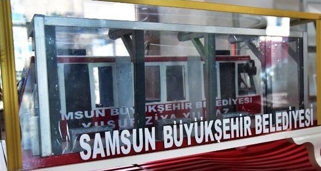 Demirci Ustasından Başkan Yılmaz’a Hediye Tren Maketi