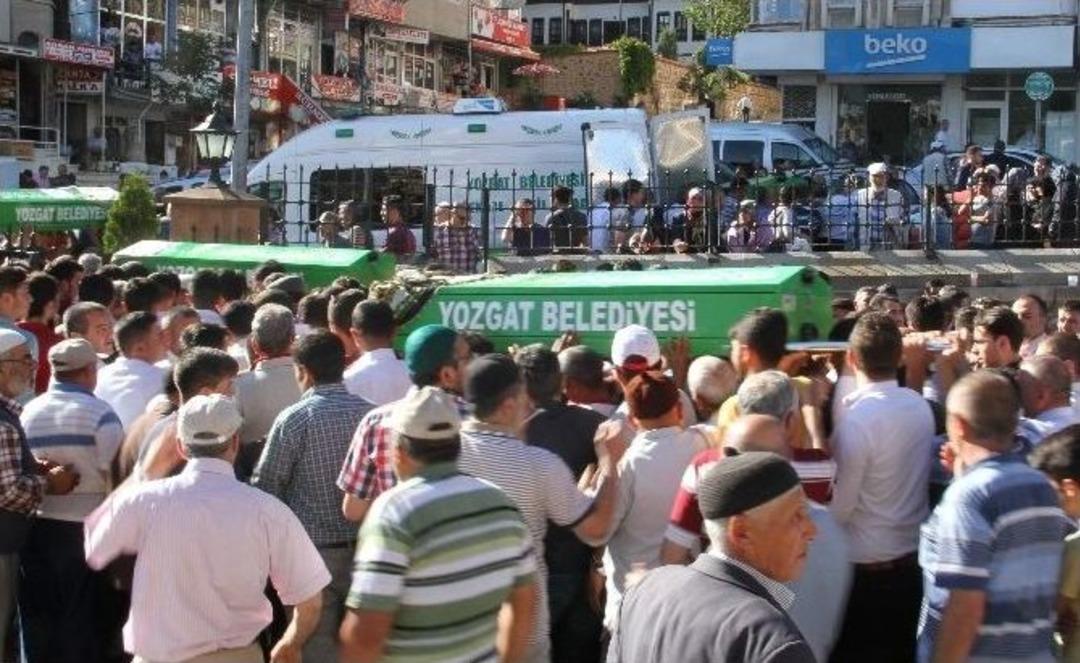 Yozgat&rsquo;taki Kazada &Ouml;len 5 Kişinin Cenazesi Toprağa Verildi