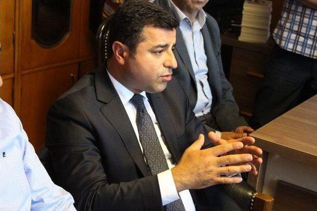 Demirtaş Ve Hdp’li Vekillerden Pir Sultan Abdal Ve Kültür Derneğine Ziyaret