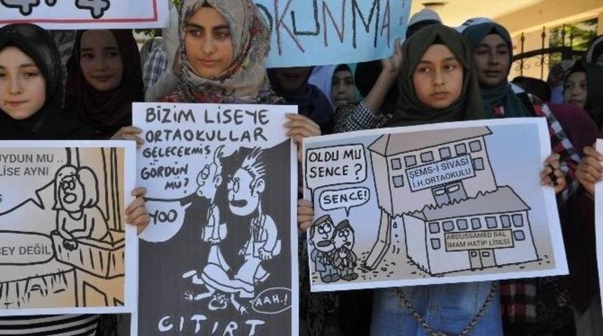 Sivas&rsquo;ta Okulların Birleştirilmesi Kararı Protesto Edildi